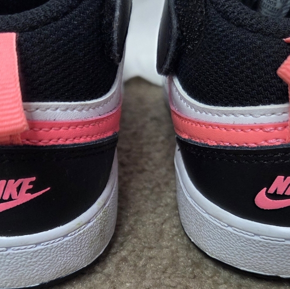 Nike Kids Black, White and Neon Pink Sneakers - Picture 5 of 11